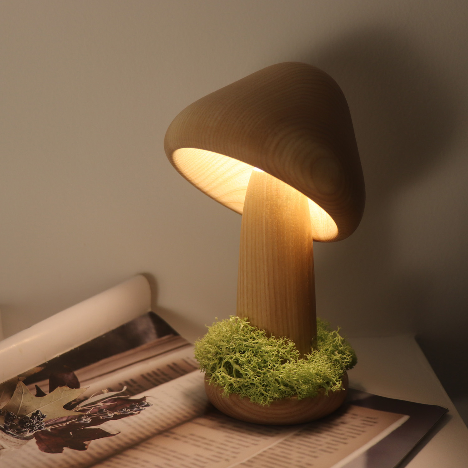 150° Direction Adjustable USB Rechargeable Wooden Mushroom Lamp With Grassy Bottom