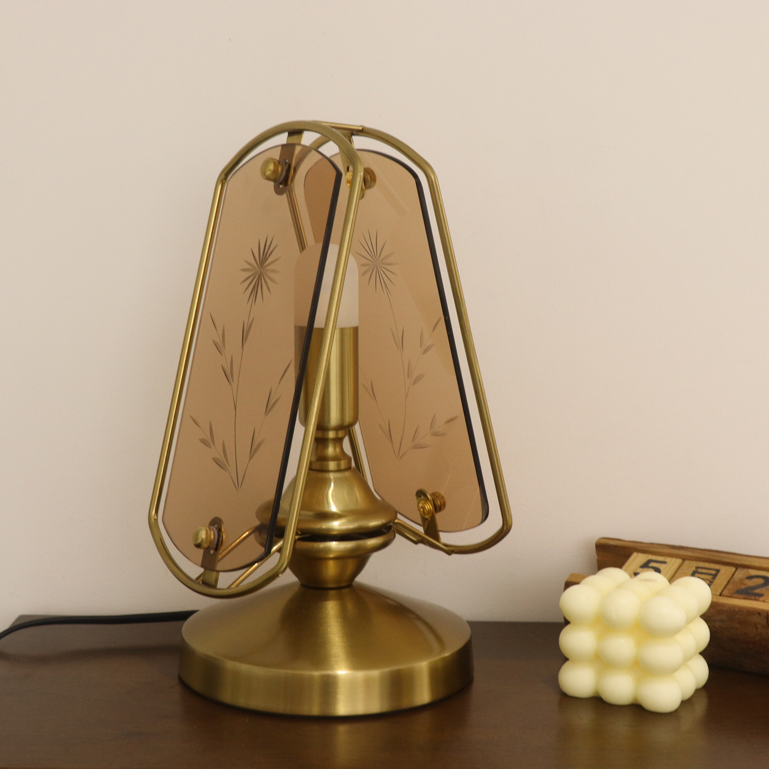 French Retro Carved Glass Hardware Desk Lamp