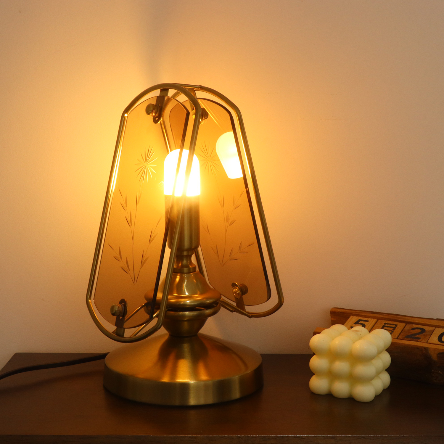 French Retro Carved Glass Hardware Desk Lamp